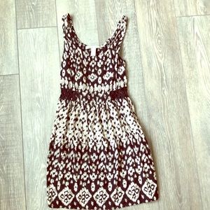 Patterned summer dress with waist detail